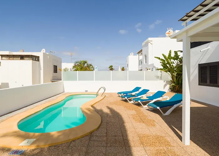 Con Piscina Privada A 500 M De La Playa Puerto del Carmen (Lanzarote)